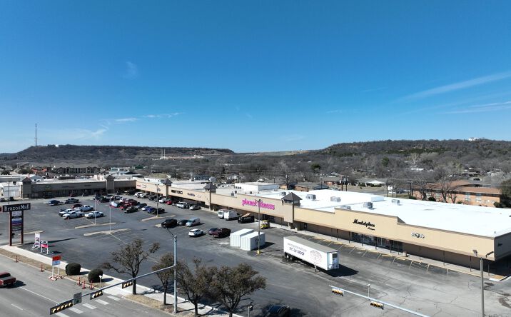 Pictures of Retail property located at 2801 US-180, Mineral Wells, TX 76067 for lease - image #1