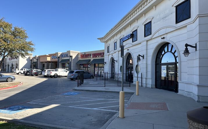Pictures of Retail property located at 921 W Belt Line Rd, DeSoto, TX 75115 for lease - image #1