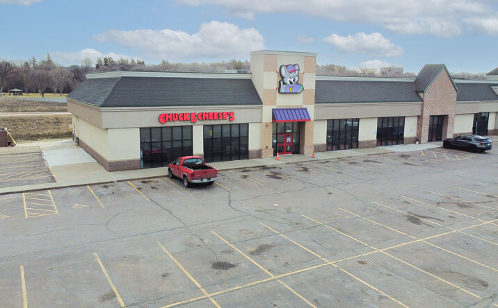 Pictures of Retail property located at 2600 S Louise Ave, Sioux Falls, SD 57106 for lease - image #1
