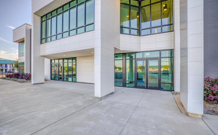 Pictures of Office property located at 21 N New Warrington Rd, Pensacola, FL 32506 for lease - image #1