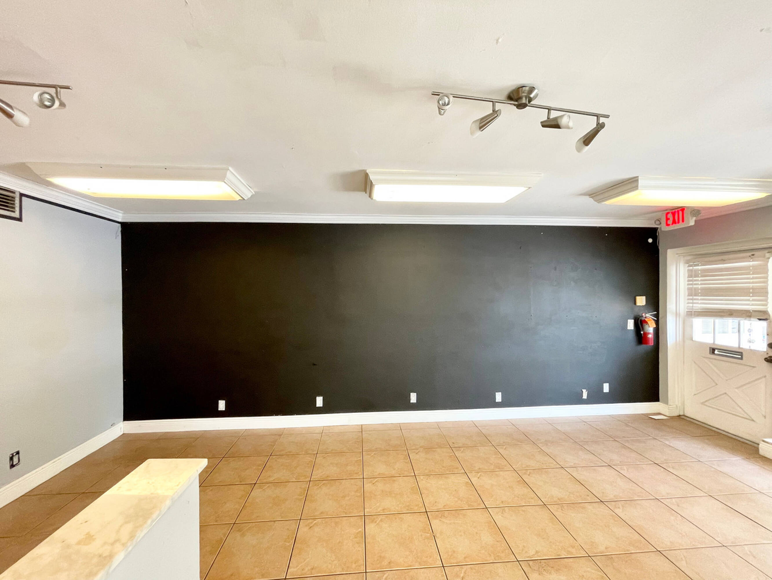 Off Lease Only Broward Location 83 - tq0wdrr
