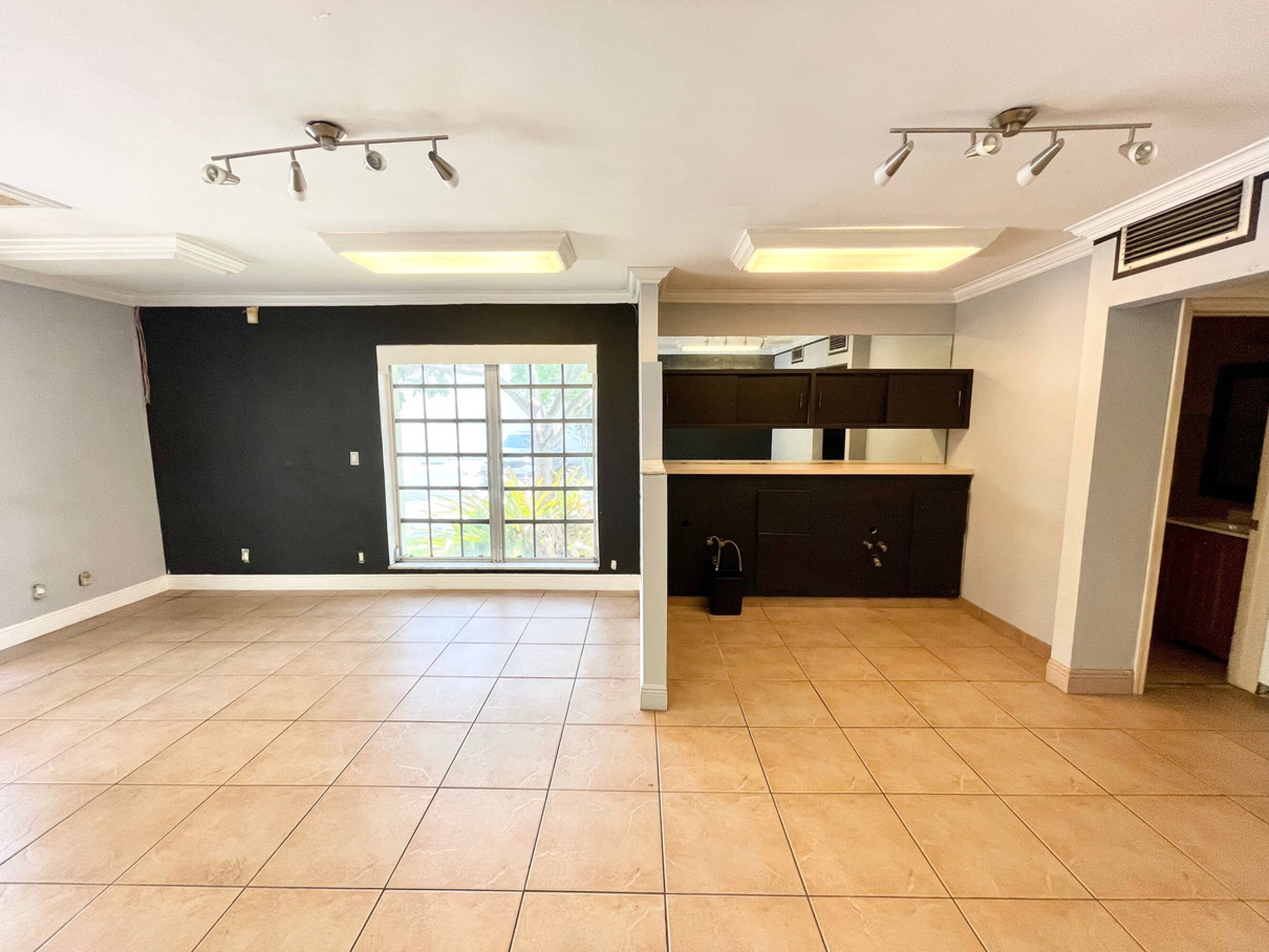 Off Lease Only Broward Location 83 - lqd8wab