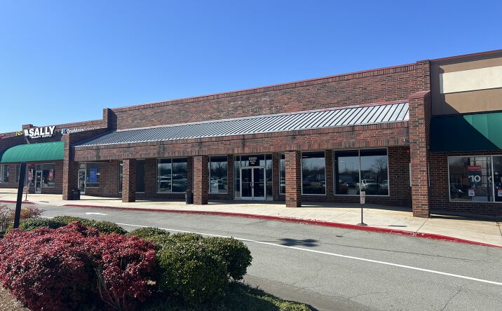Pictures of Retail, Land property located at 2620 S Main St, High Point, NC 27263 for lease - image #1