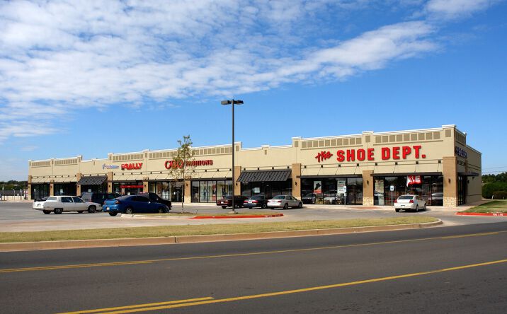 Pictures of Retail property located at 1708 S 1st St, Chickasha, OK 73018 for lease - image #1