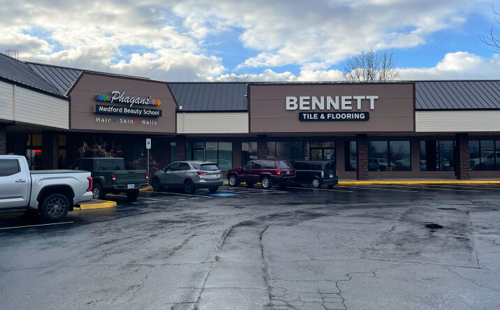 Pictures of Retail property located at 2314 Poplar Dr, Medford, OR 97504 for lease - image #1