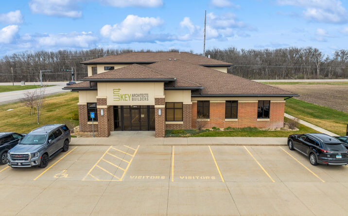 Pictures of Office property located at 3015 Greyhound Dr, Waterloo, IA 50701 for lease - image #1
