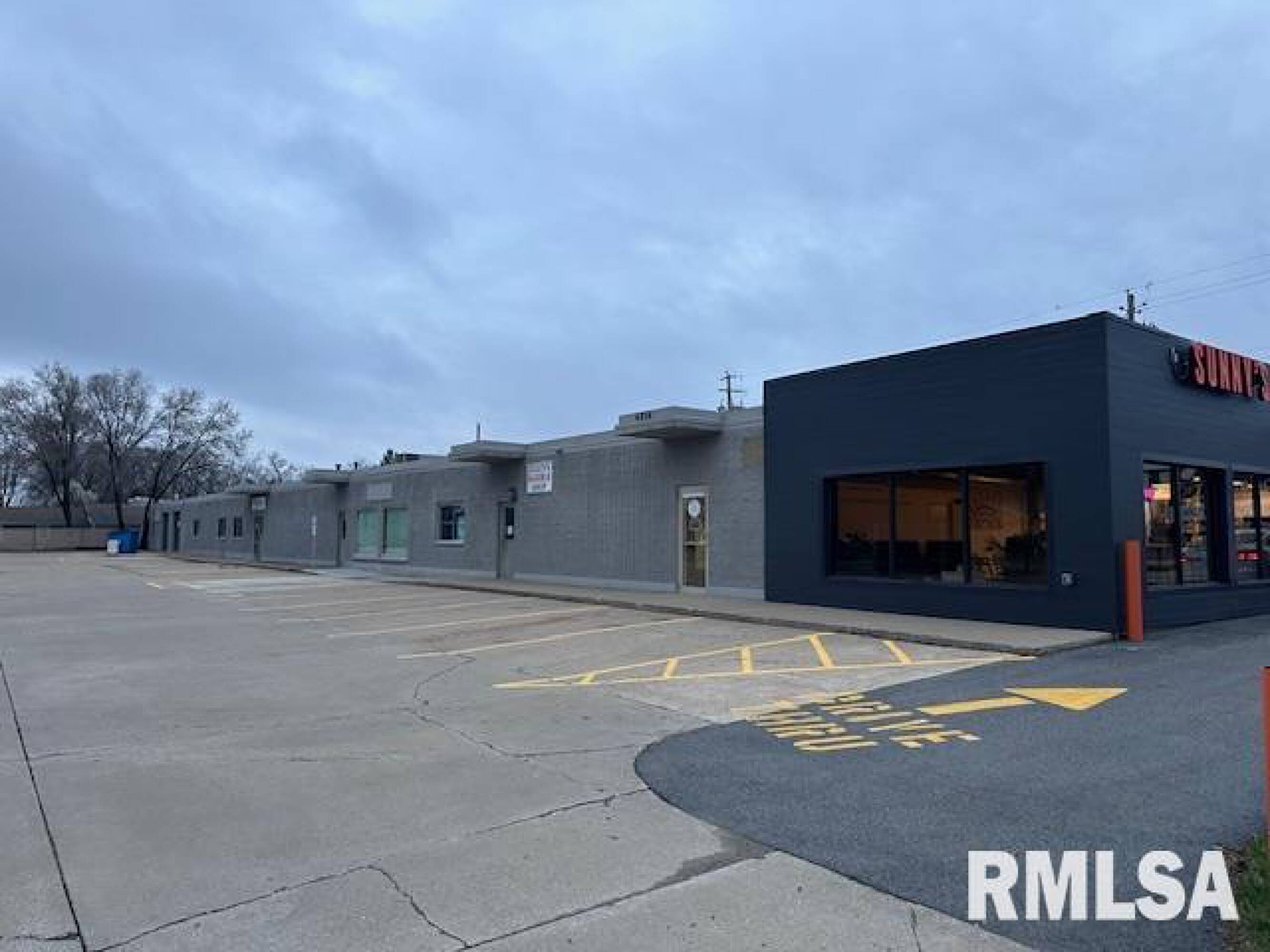 6808 34TH Street Court, Moline, IL 61265