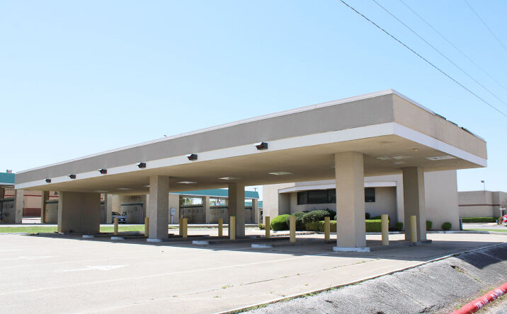 Pictures of Retail property located at 745 W Lamar Blvd, Arlington, TX 76012 for lease - image #1
