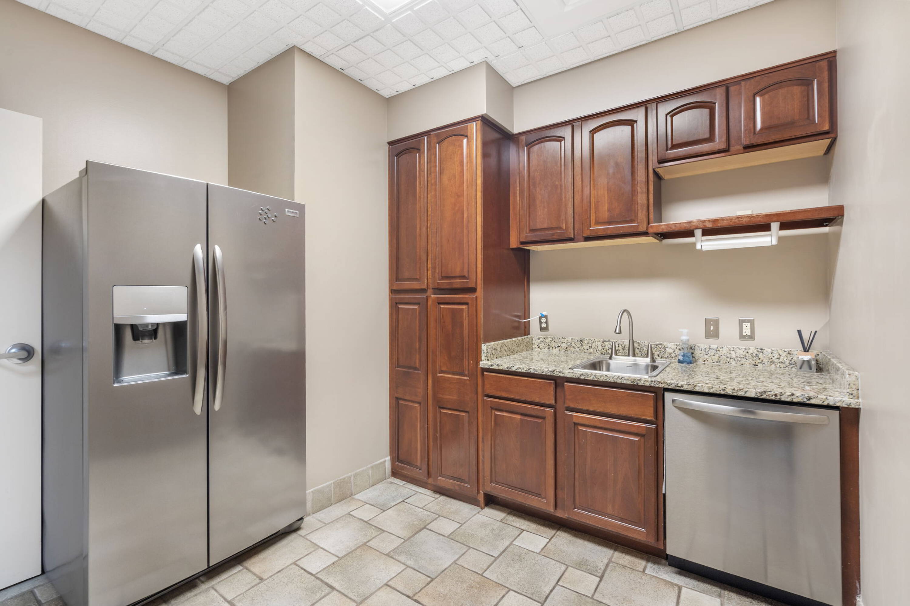 909 E Republic Rd, Springfield, MO 65807