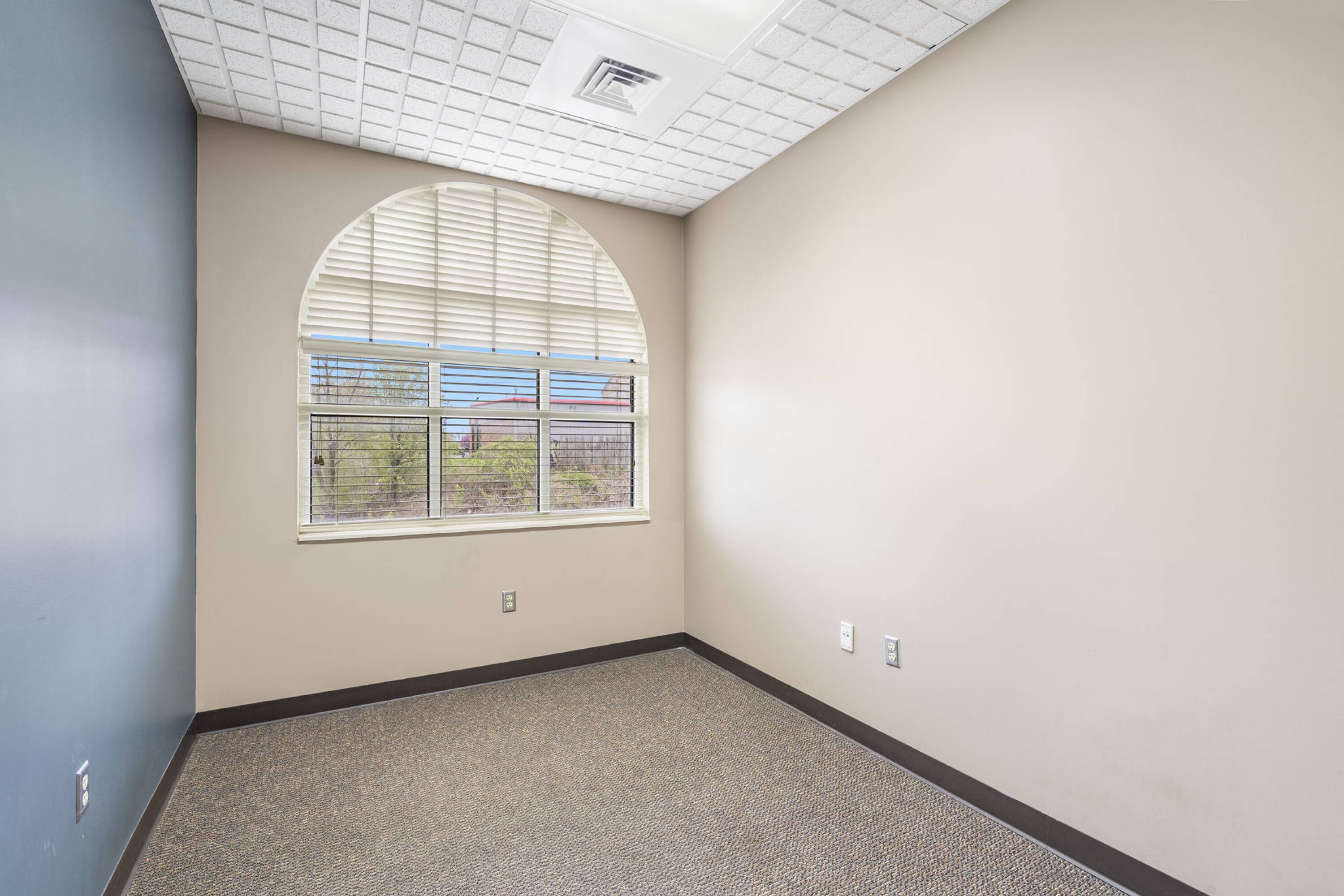 909 E Republic Rd, Springfield, MO 65807