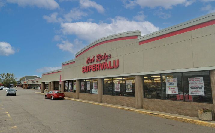 Pictures of Retail property located at 31240 Groesbeck Hwy, Fraser, MI 48026 for lease - image #1
