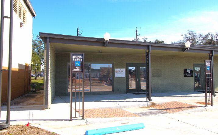 Pictures of Retail, Office property located at 110 N Parking Pl, Lake Jackson, TX 77566 for lease - image #1