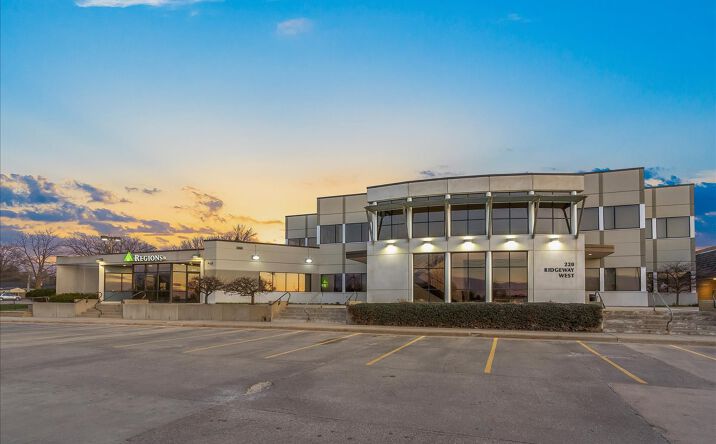 Pictures of Office property located at 220 W Ridgeway Ave, Waterloo, IA 50701 for lease - image #1