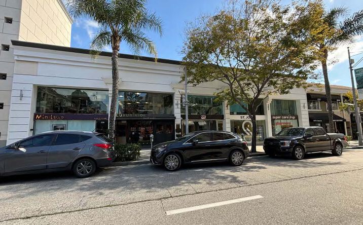 Pictures of Office property located at 222 N Canon Dr, Beverly Hills, CA 90210 for lease - image #1
