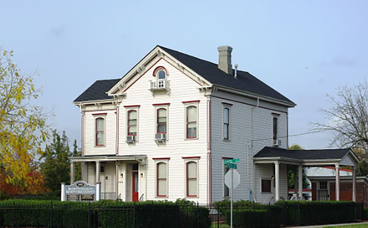 Pictures of Office property located at 2493 State St, Salem, OR 97301 for lease - image #1