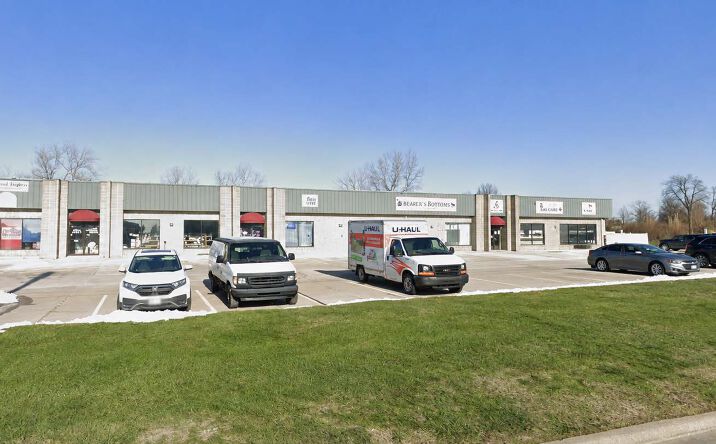 Pictures of Retail property located at 2905 N St Peters Pkwy, St Peters, MO 63376 for lease - image #1