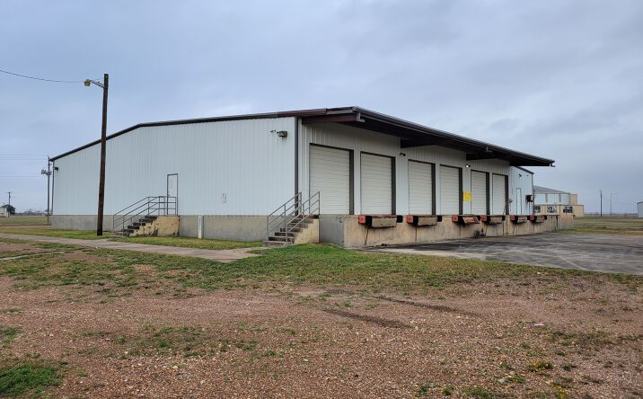 Pictures of Industrial property located at 204 Hangar Dr S, Victoria, TX 77904 for lease - image #1