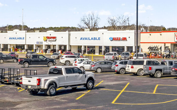 Pictures of Retail property located at 1676 W College St, Pulaski, TN 38478 for lease - image #1