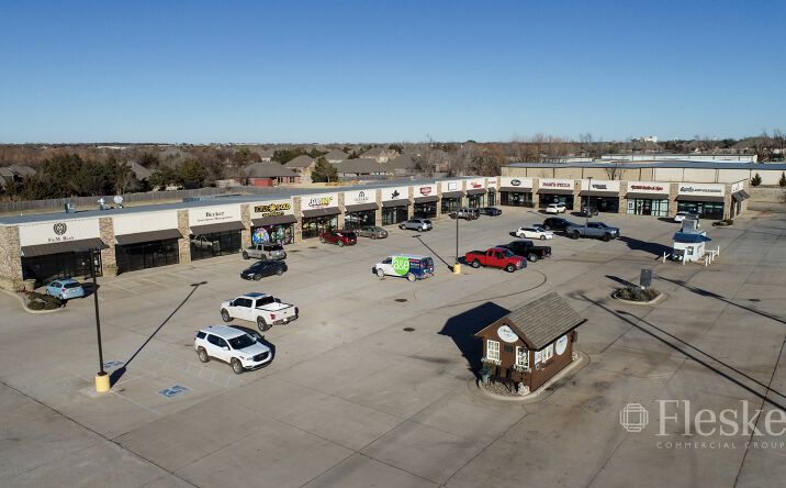 Pictures of Retail property located at 121 E Waterloo Rd, Edmond, OK 73034 for lease - image #1