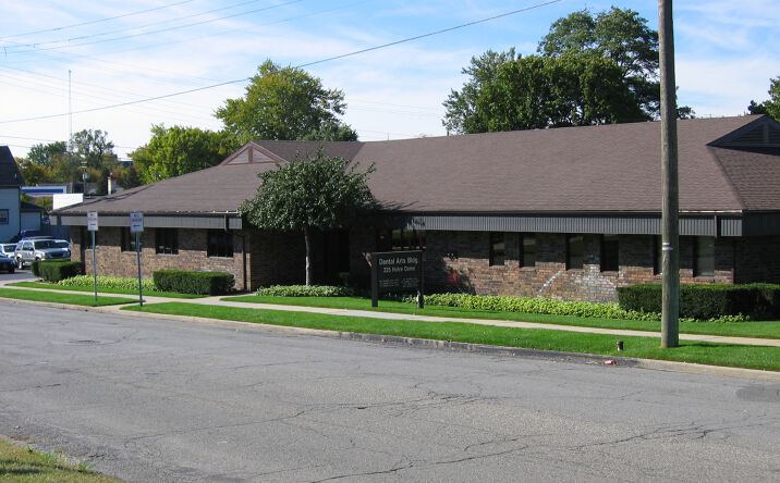 Pictures of Office property located at 225 Notre Dame Ave, South Bend, IN 46617 for lease - image #1