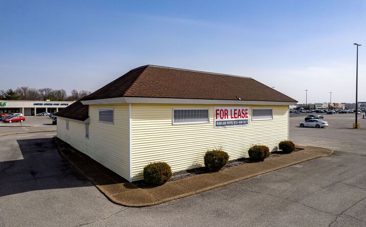 Pictures of Retail, Restaurant property located at 810 S Green River Rd, Evansville, IN 47715 for lease - image #1