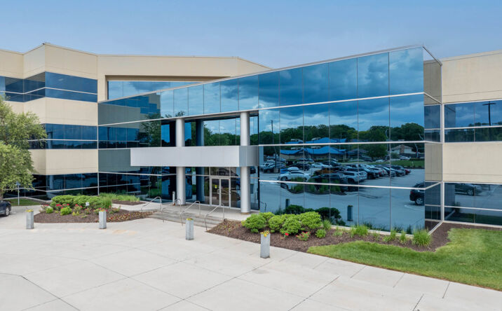 Pictures of Office property located at 11819 Miami St, Omaha, NE 68164 for lease - image #1