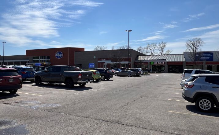 Pictures of Retail property located at 1627 N Memorial Dr, Lancaster, OH 43130 for lease - image #1