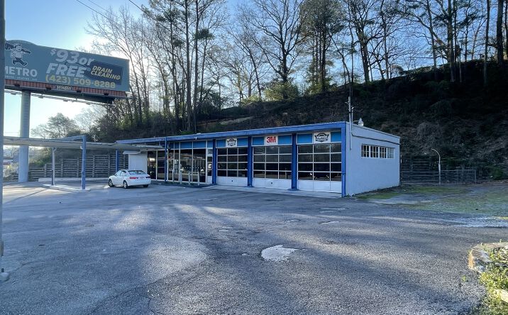 Pictures of Retail, Industrial property located at 4000 Hixson Pike, Chattanooga, TN 37415 for lease - image #1