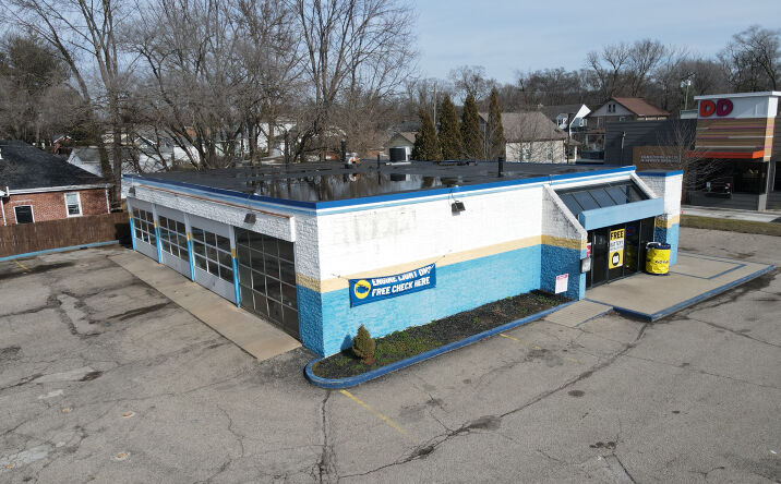 Pictures of Retail property located at 6200 Wooster Pike, Cincinnati, OH 45227 for lease - image #1