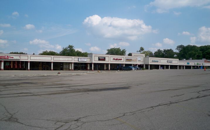 Pictures of Retail property located at 320 W National Rd, Englewood, OH 45322 for lease - image #1
