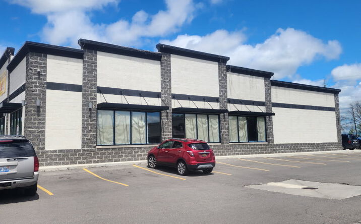 Pictures of Retail property located at 32500 Gratiot Ave, Roseville, MI 48066 for lease - image #1