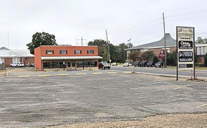 Pictures of Office property located at 121 Crosley St, West Monroe, LA 71291 for lease - image #1