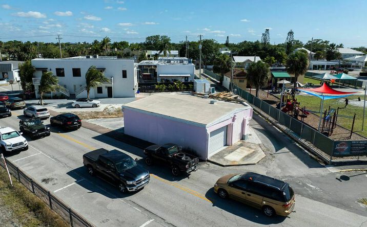 Pictures of Retail, Industrial, Office property located at 290 S Dixie Hwy, Stuart, FL 34994 for lease - image #1