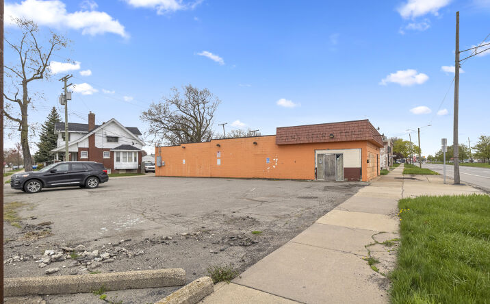Pictures of Office, Restaurant property located at 3115 Fort St, Lincoln Park, MI 48146 for lease - image #1