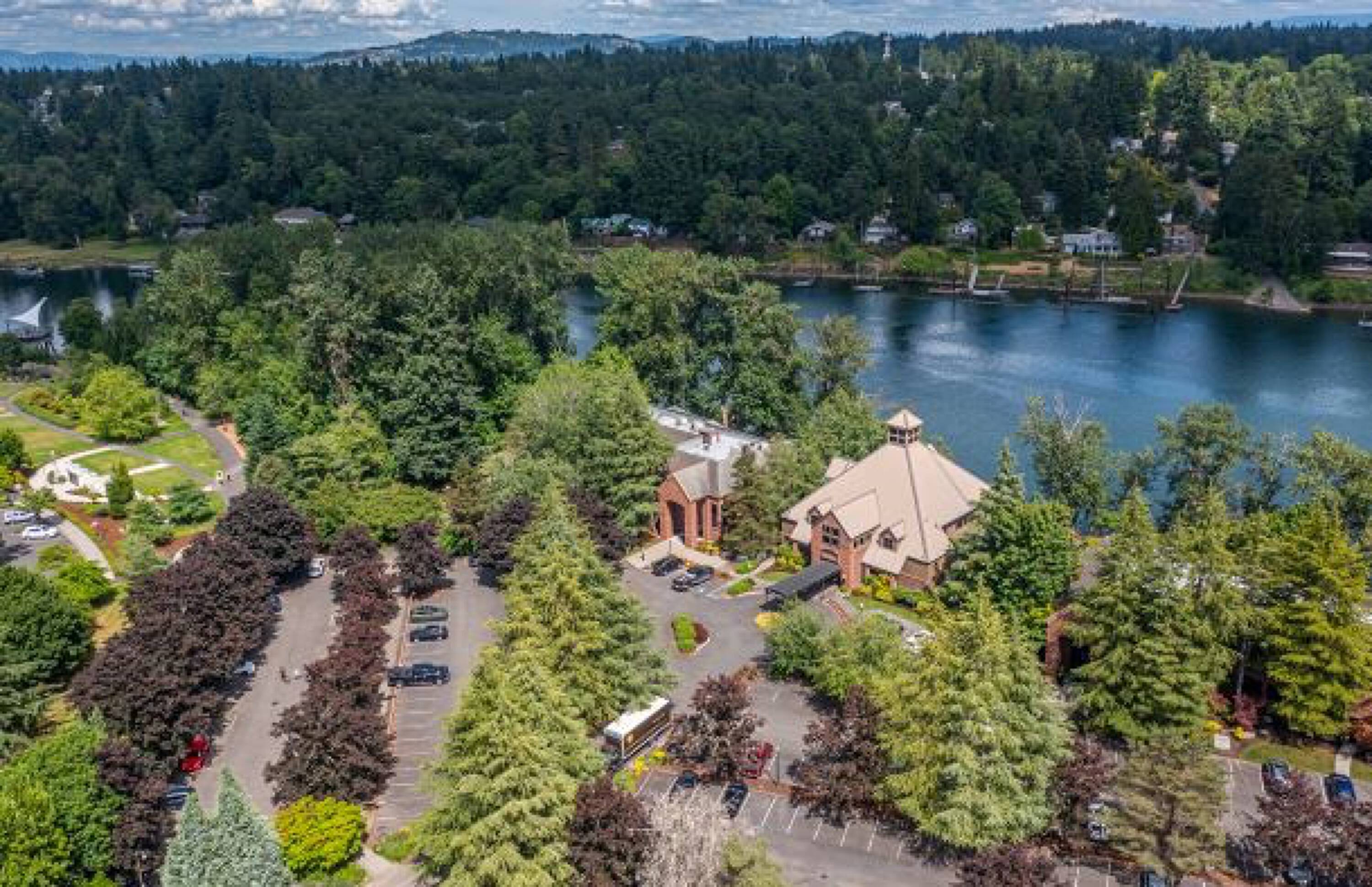 300 Oswego Pointe Dr, Lake Oswego, OR 97034