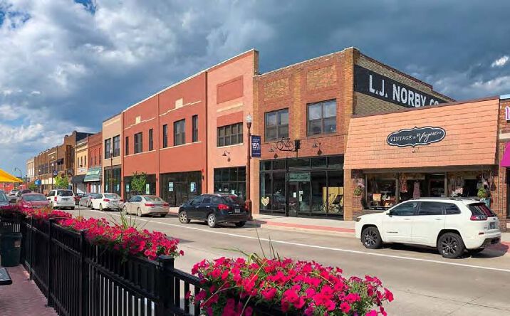 Pictures of Retail property located at 823 Washington Ave, Detroit Lakes, MN 56501 for lease - image #1