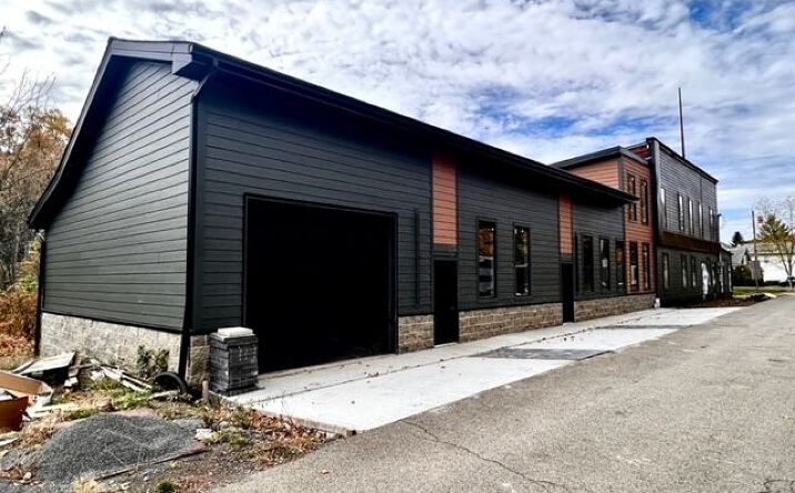 Pictures of Office, Industrial property located at 74 Dambach Ave, Valencia, PA 16059 for lease - image #1