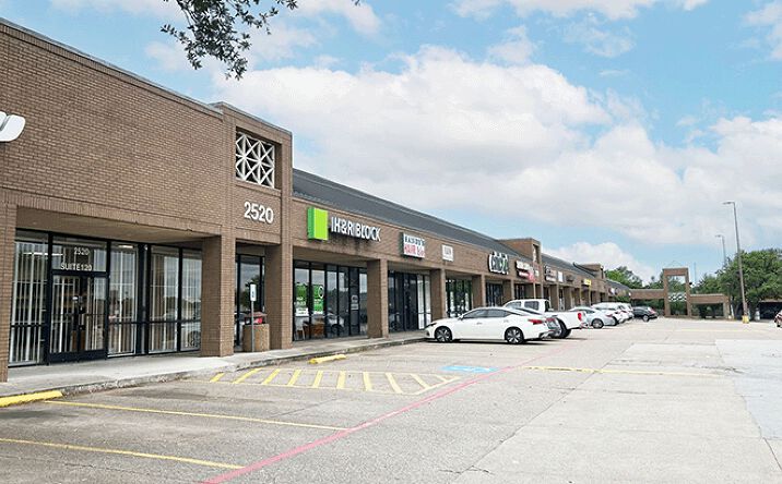 Pictures of Retail property located at 2510 E Arkansas Ln, Arlington, TX 76014 for lease - image #1
