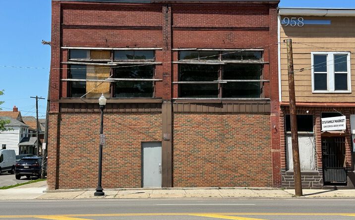 Pictures of Retail, Industrial property located at 960 W BROAD Street, Columbus, OH 43222 for lease - image #1