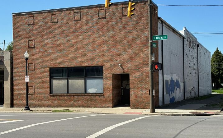 Pictures of Retail, Industrial property located at 1268 W BROAD Street, Columbus, OH 43222 for lease - image #1