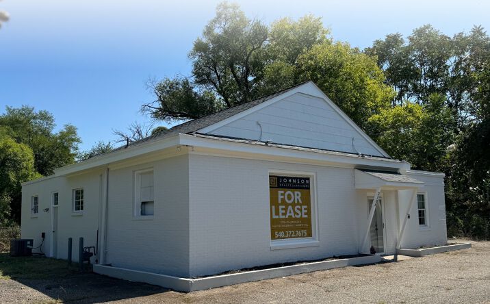 Pictures of Retail property located at 2105 Princess Anne St, Fredericksburg, VA 22401 for sales - image #1