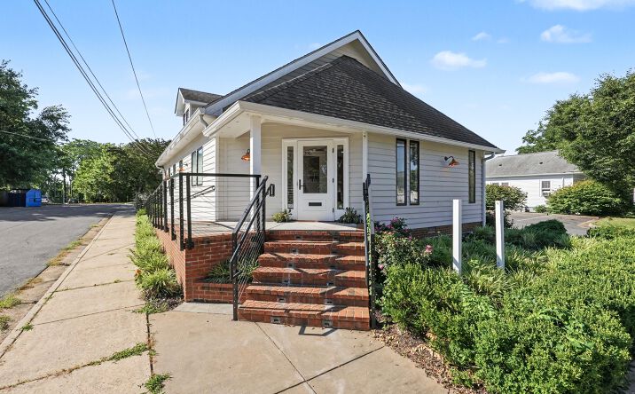 Pictures of Office property located at 410 Pelham St, Fredericksburg, VA 22401 for lease - image #1