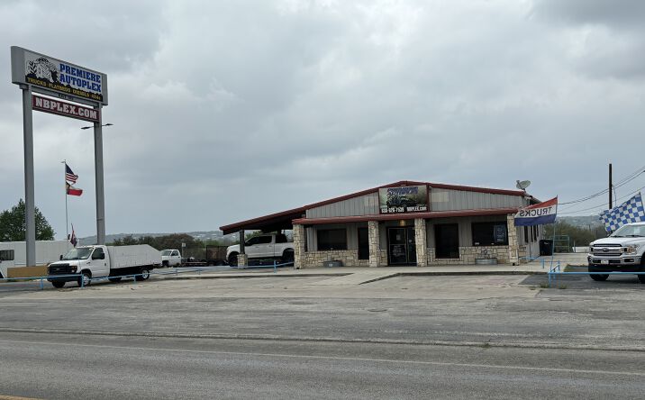 Pictures of Retail, Office, Restaurant property located at 2250 S Business IH 35, New Braunfels, TX 78130 for lease - image #1