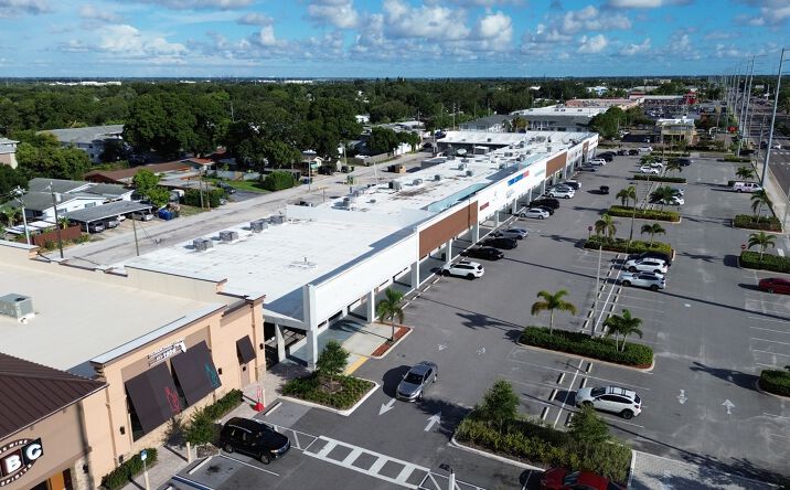 Pictures of Restaurant property located at 1600 Missouri Ave N, Largo, FL 33770 for lease - image #1