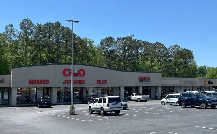 Pictures of Retail property located at 900 E Main St, Laurens, SC 29360 for lease - image #1