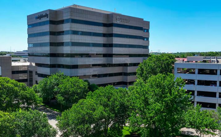 Pictures of Retail property located at 500 E John W Carpenter Fwy, Irving, TX 75062 for lease - image #1