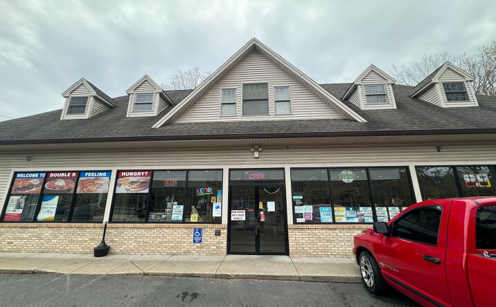 Pictures of Retail, Office, Restaurant property located at 1 Oxford Rd, Oxford, CT 06483 for lease - image #1
