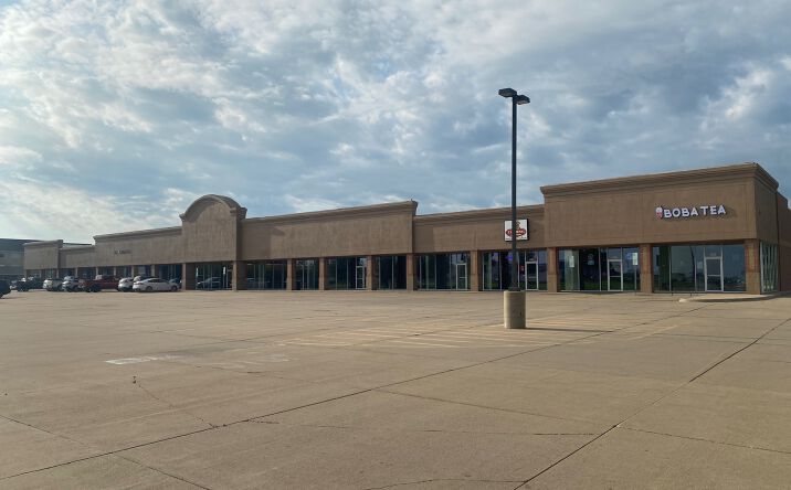 Pictures of Retail, Office, Restaurant property located at 400 Bower St, Vermillion, SD 57069 for lease - image #1