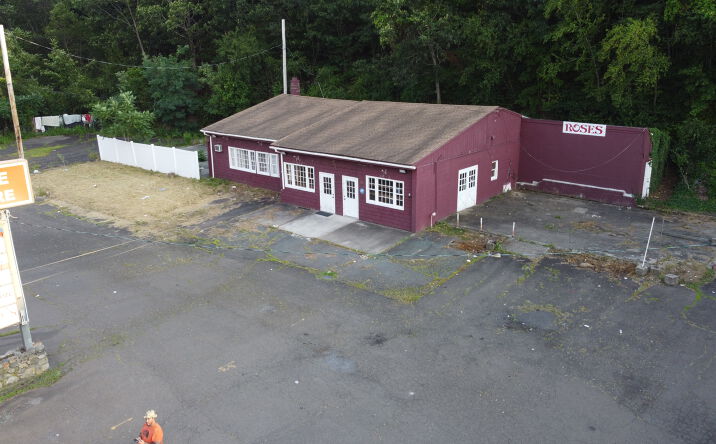 Pictures of Retail property located at 408 Forest Rd, West Haven, CT 06516 for lease - image #1