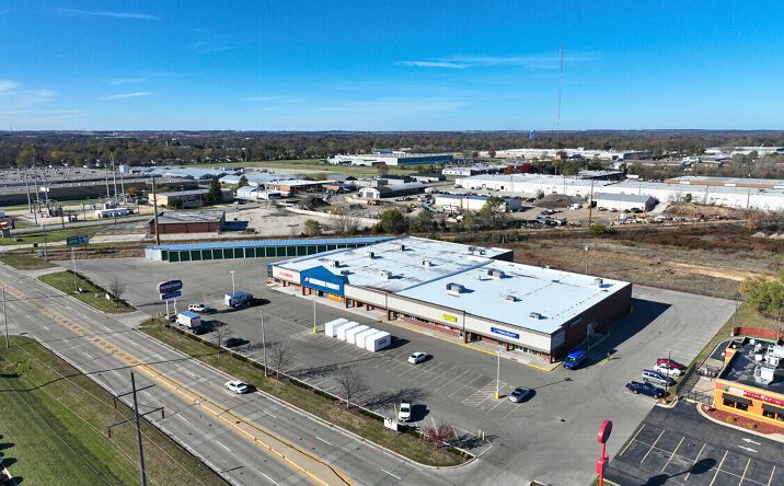 Pictures of Retail property located at 1500-1502 E Riverside Blvd, Loves Park, IL 61111 for lease - image #1